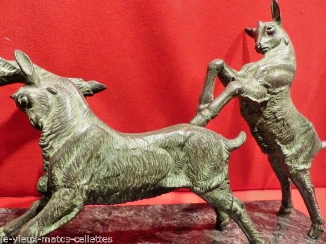 Groupe de 3 chèvres qui font la cabriole époque art déco en bronze signé "leducq"