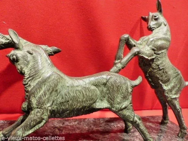 Groupe de 3 chèvres qui font la cabriole époque art déco en bronze signé "leducq"