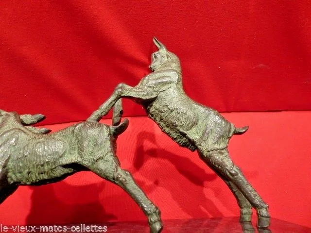 Groupe de 3 chèvres qui font la cabriole époque art déco en bronze signé "leducq"