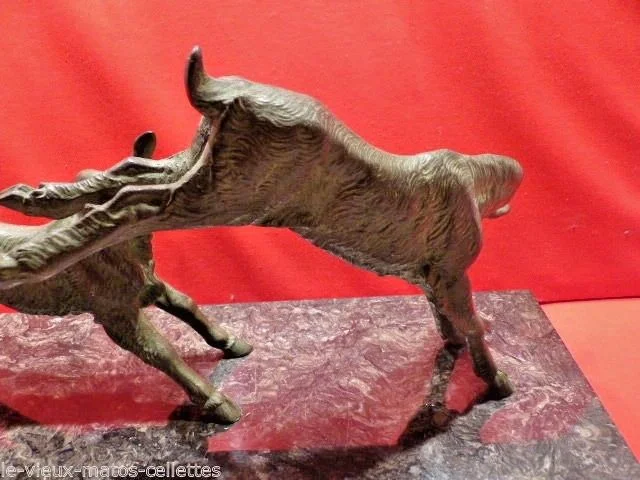 Groupe de 3 chèvres qui font la cabriole époque art déco en bronze signé "leducq"