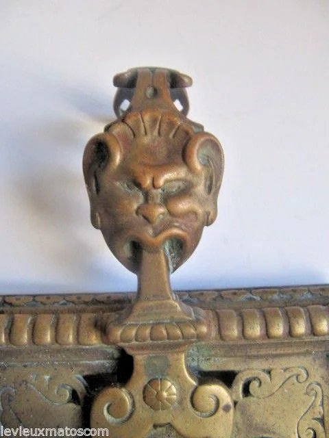 Bougeoir à main bronze doré tête faune grotesque XIXème siècle