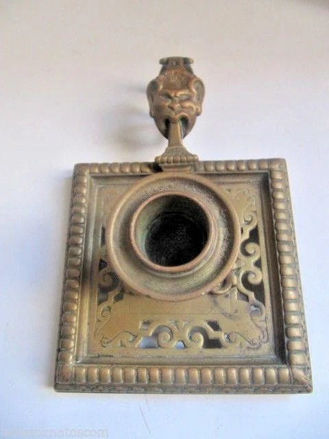 Bougeoir à main bronze doré tête faune grotesque XIXème siècle