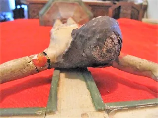 Christ indo portugais sur croix sculpté en bois avec polychromies fin XVIII ème