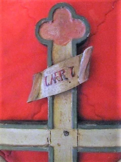 Christ indo portugais sur croix sculpté en bois avec polychromies fin XVIII ème