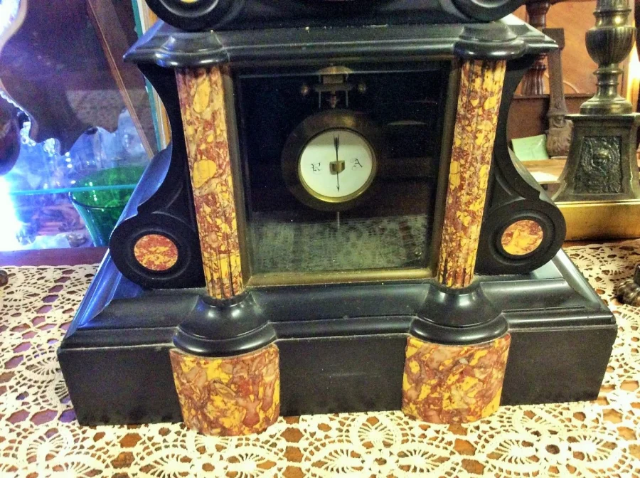 Pendule de cheminée en marbre noir Napoléon 3