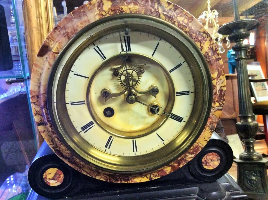 Pendule de cheminée en marbre noir Napoléon 3