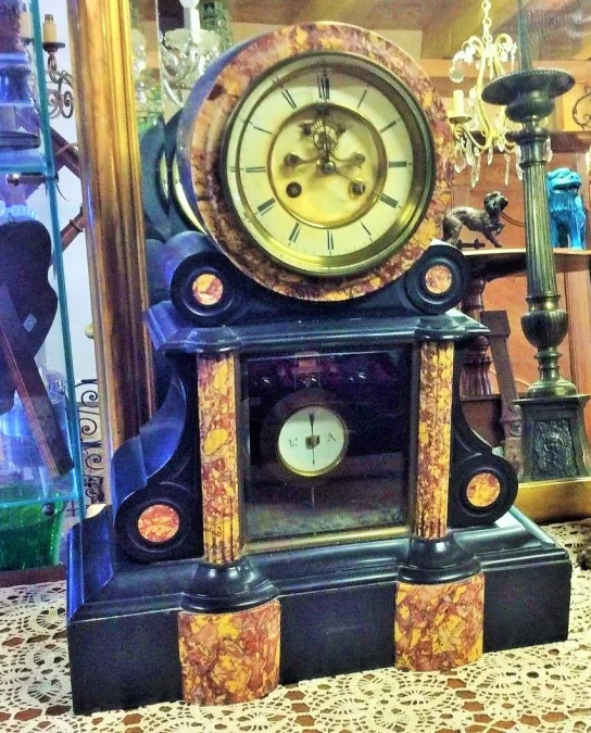Pendule de cheminée en marbre noir Napoléon 3