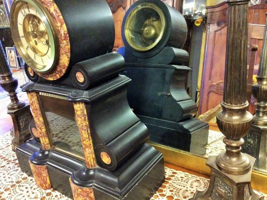 Pendule de cheminée en marbre noir Napoléon 3