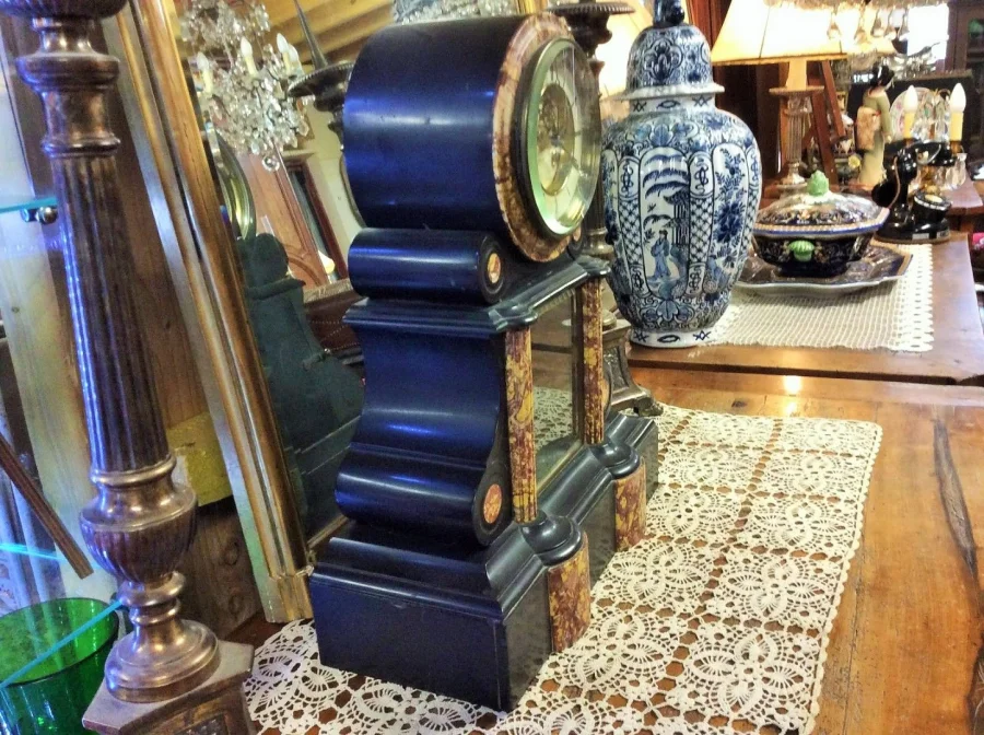 Pendule de cheminée en marbre noir Napoléon 3