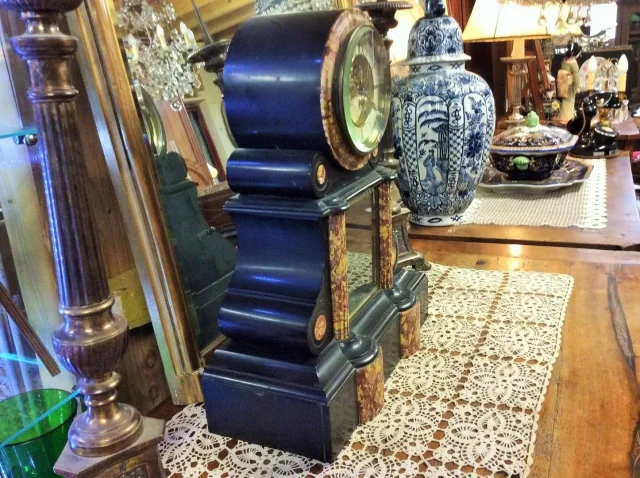 Pendule de cheminée en marbre noir Napoléon 3