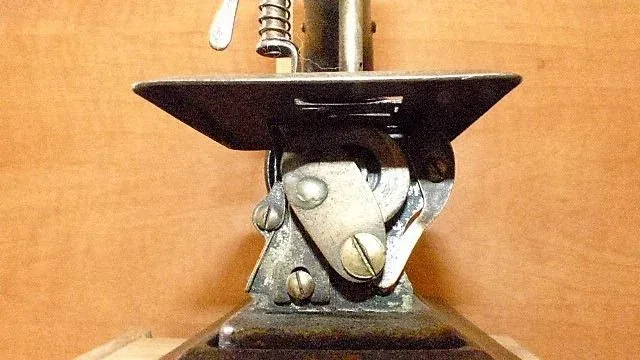 Machine a coudre "BABY" a Paris   en fonte d'enfant début XXème