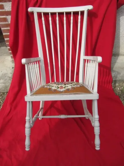 Fauteuil Scandinave de nourrice en hêtre peint art nouveau