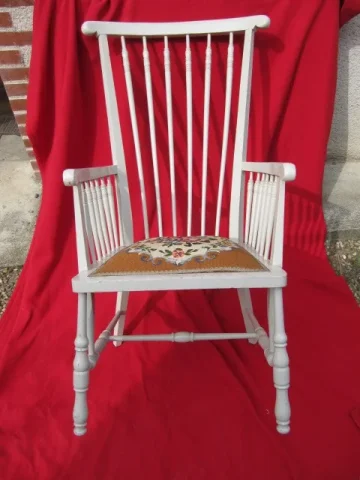 Fauteuil Scandinave de nourrice en hêtre peint art nouveau