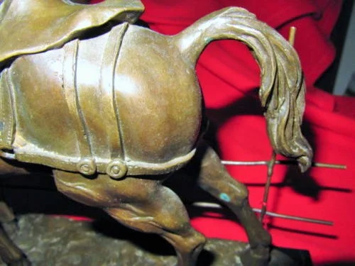Cheval a la barrière en bronze sur socle en marbre milieu 20ème