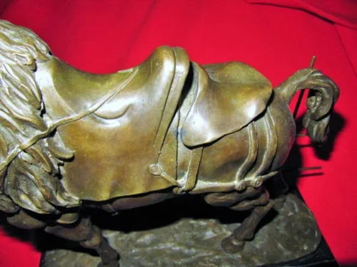 Cheval a la barrière en bronze sur socle en marbre milieu 20ème