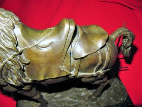 Cheval a la barrière en bronze sur socle en marbre milieu 20ème