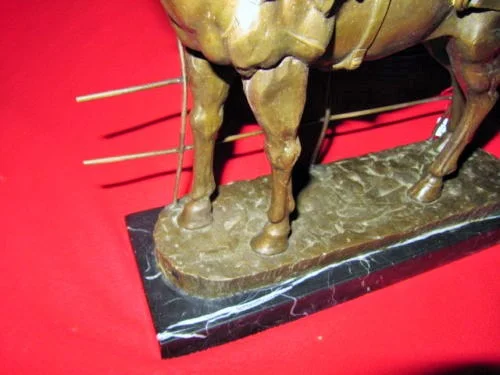 Cheval a la barrière en bronze sur socle en marbre milieu 20ème