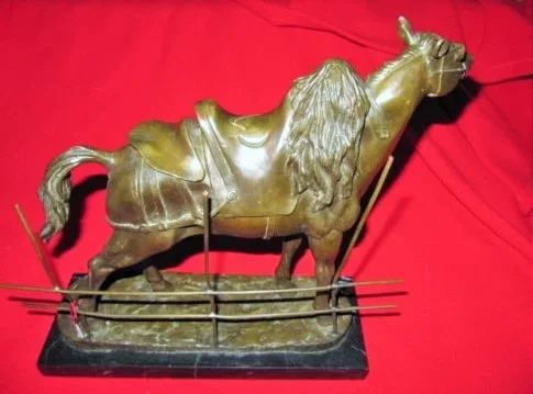 Cheval a la barrière en bronze sur socle en marbre milieu 20ème