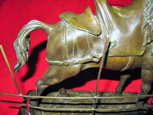 Cheval a la barrière en bronze sur socle en marbre milieu 20ème