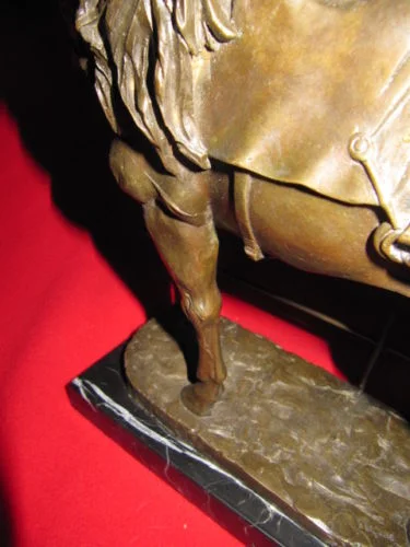 Cheval a la barrière en bronze sur socle en marbre milieu 20ème