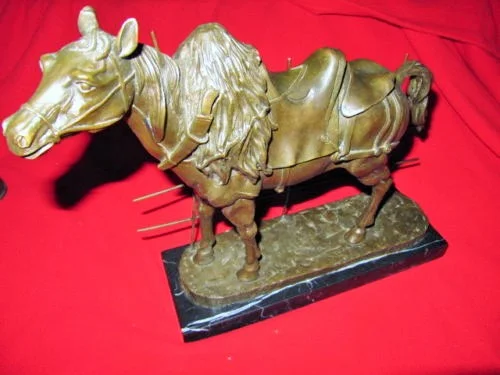 Cheval a la barrière en bronze sur socle en marbre milieu 20ème