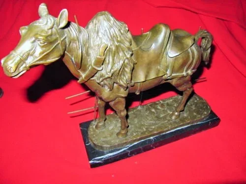 Cheval a la barrière en bronze sur socle en marbre milieu 20ème
