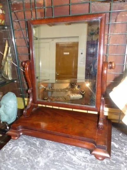 Miroir psyché barbière en acajou flammé de Cuba  d'époque restauration