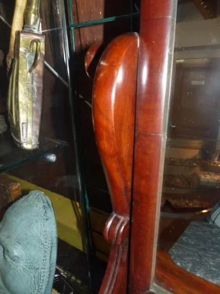 Miroir psyché barbière en acajou flammé de Cuba  d'époque restauration