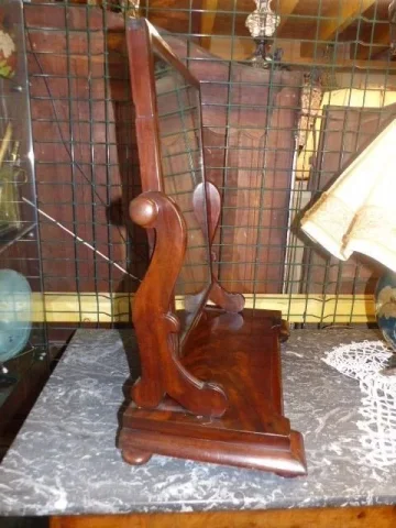 Miroir psyché barbière en acajou flammé de Cuba  d'époque restauration