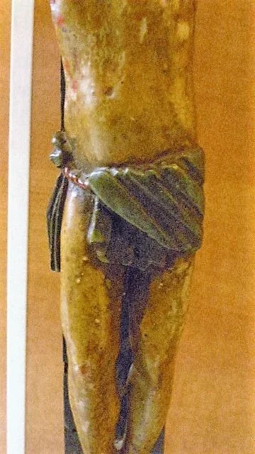 Christ en bois avec polychromies sur croix école espagnol fin 18ème