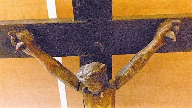 Christ en bois avec polychromies sur croix école espagnol fin 18ème
