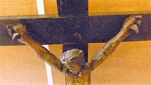 Christ en bois avec polychromies sur croix école espagnol fin 18ème