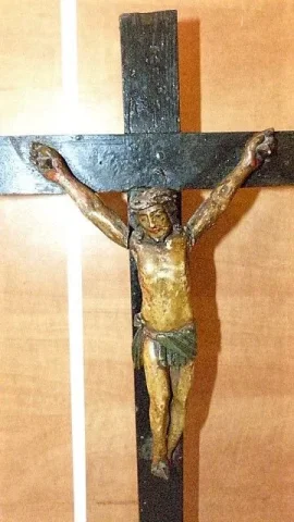 Christ en bois avec polychromies sur croix école espagnol fin 18ème
