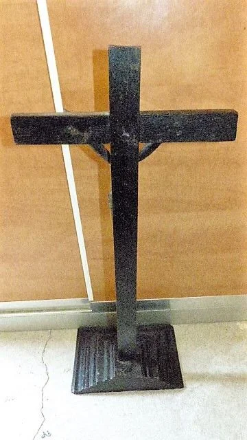 Christ en bois avec polychromies sur croix école espagnol fin 18ème