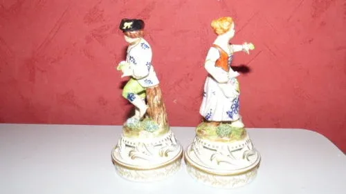 Paire de sujet décoratif personnages signée de Meissen