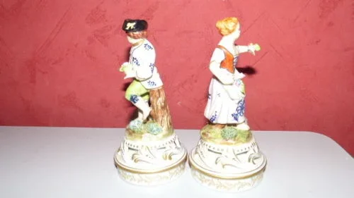 Paire de sujet décoratif personnages signée de Meissen