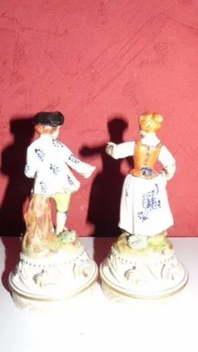 Paire de sujet décoratif personnages signée de Meissen