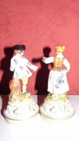 Paire de sujet décoratif personnages signée de Meissen