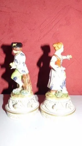 Paire de sujet décoratif personnages signée de Meissen