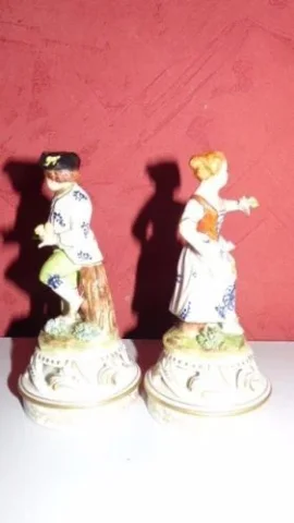 Paire de sujet décoratif personnages signée de Meissen