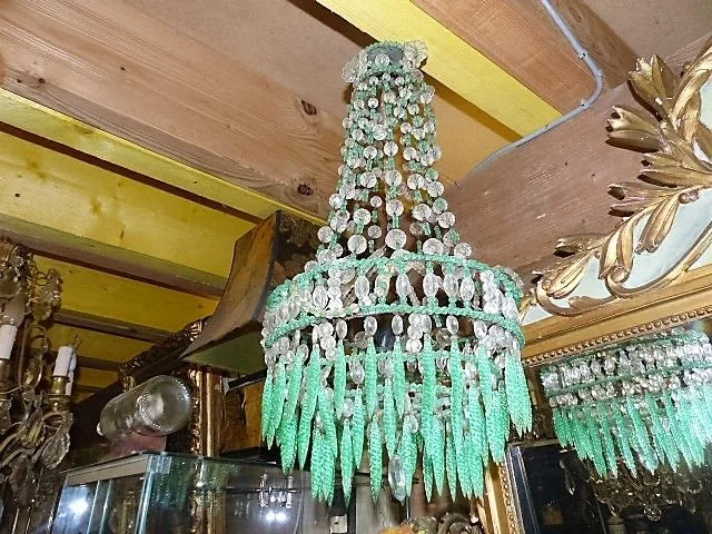 Lustre style louis XVI a pampilles en cristal vert et blanc style montgolfière non électrifié 19ème