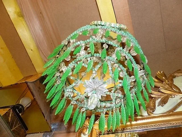 Lustre style louis XVI a pampilles en cristal vert et blanc style montgolfière non électrifié 19ème