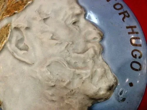 Médaillon faïence sculpture bas-relief portrait Victor Hugo E.Lachenal XXème