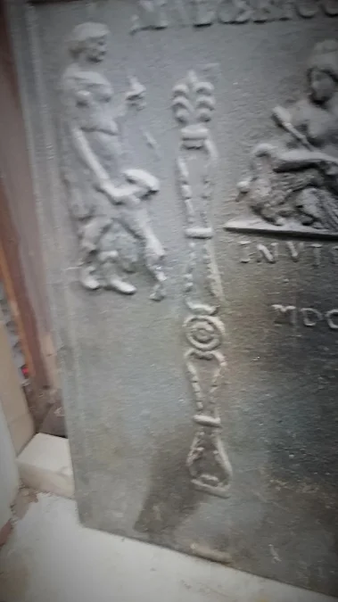 Grande plaque de cheminée décor gothique  18 ème