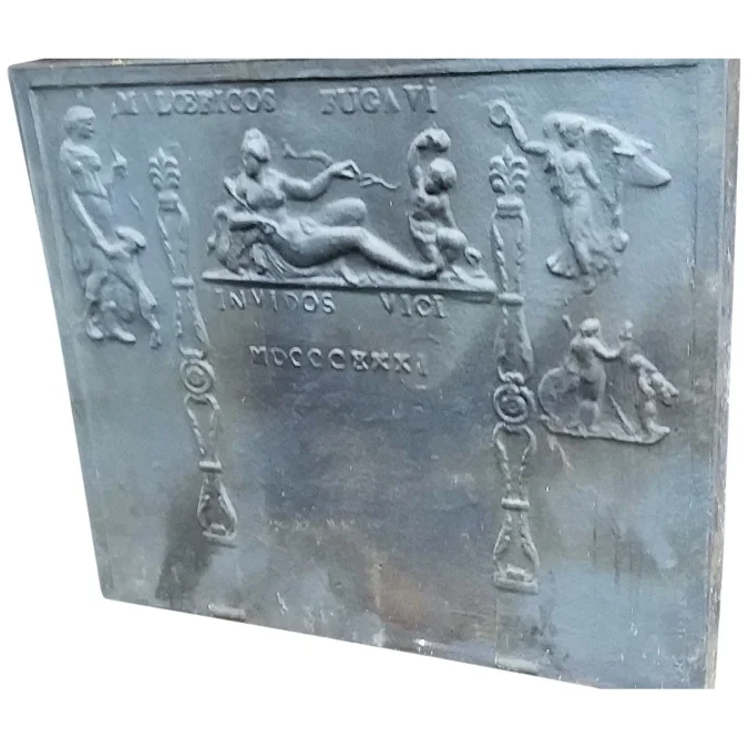 Grande plaque de cheminée décor gothique  18 ème