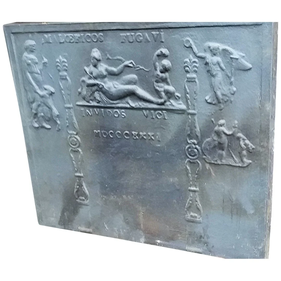 Grande plaque de cheminée décor gothique  18 ème