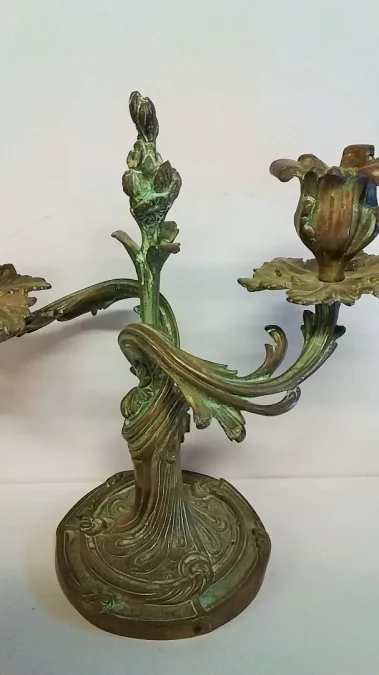 Paire de bougeoirs style louis XV en bronze patine verte 19ème