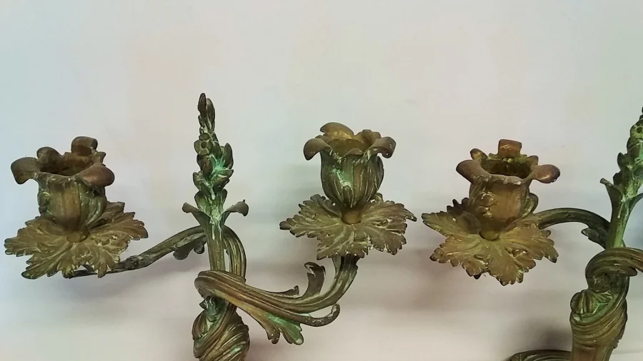 Paire de bougeoirs style louis XV en bronze patine verte 19ème