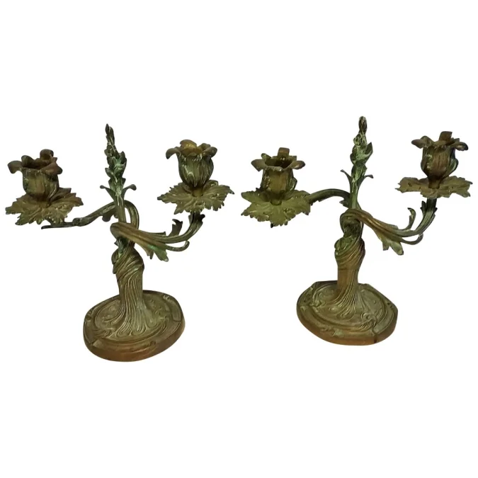 Paire de bougeoirs style louis XV en bronze patine verte 19ème