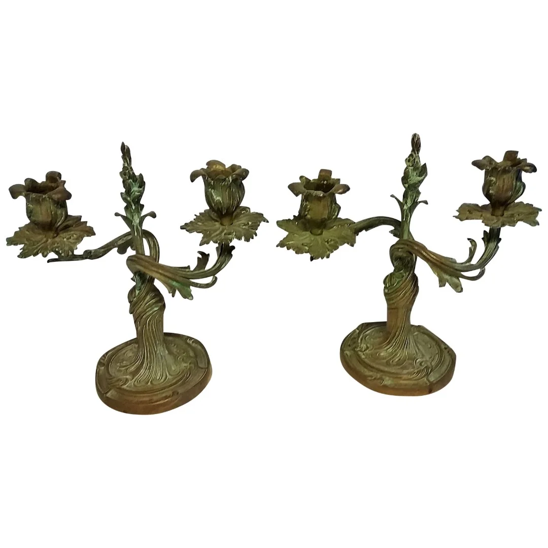 Paire de bougeoirs style louis XV en bronze patine verte 19ème